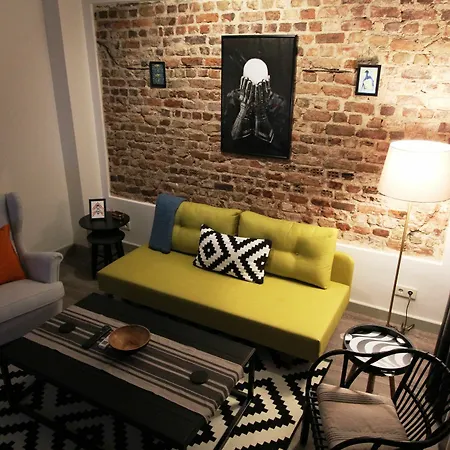 G Flats & Serviced - Adult Only Apartmán