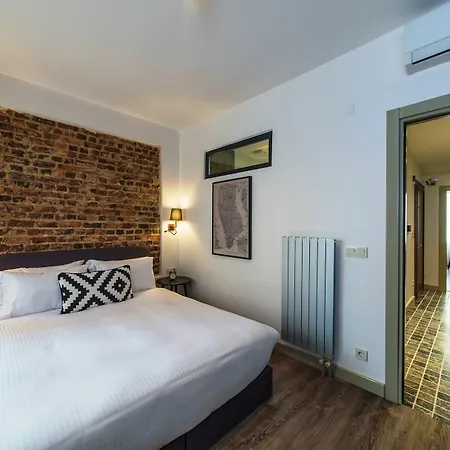 G Flats & Serviced - Adult Only Apartmán *